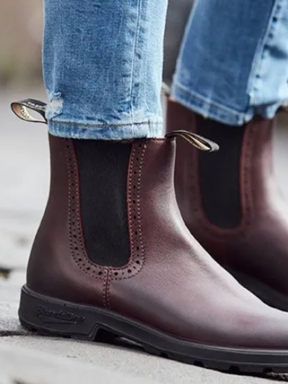 Blundstone Women’s 1352 original high top Chelsea Boots in color Shiraz